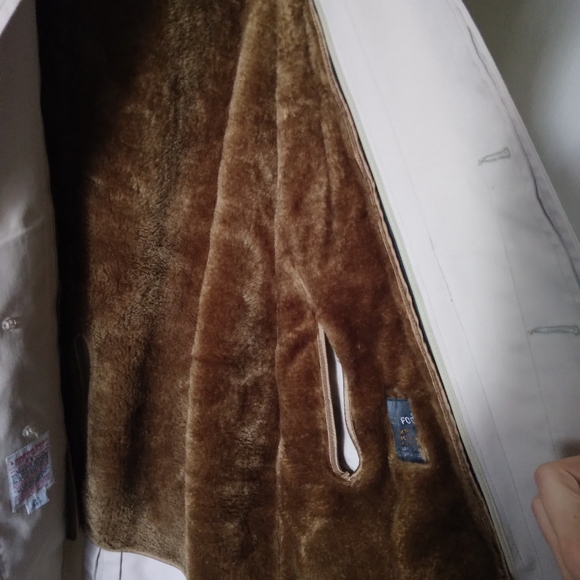 Vintage-Like New! London Fog furr lined trench Coat. - Picture 5 of 9